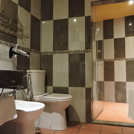 Konukevi Safestay Mezquita Catedral Cordoba